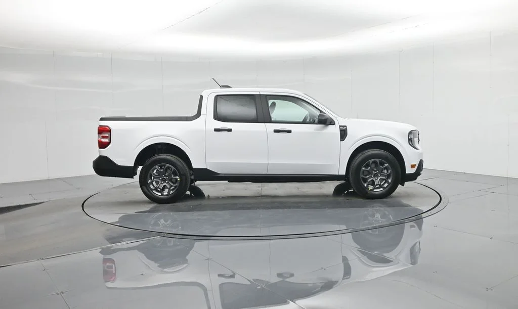 New 2026 Oxford White Ford XLT image 24