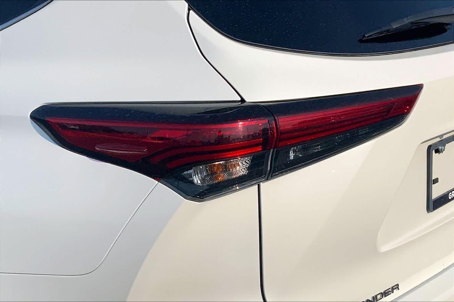 Used 2021 Blizzard Pearl Toyota XLE image 29
