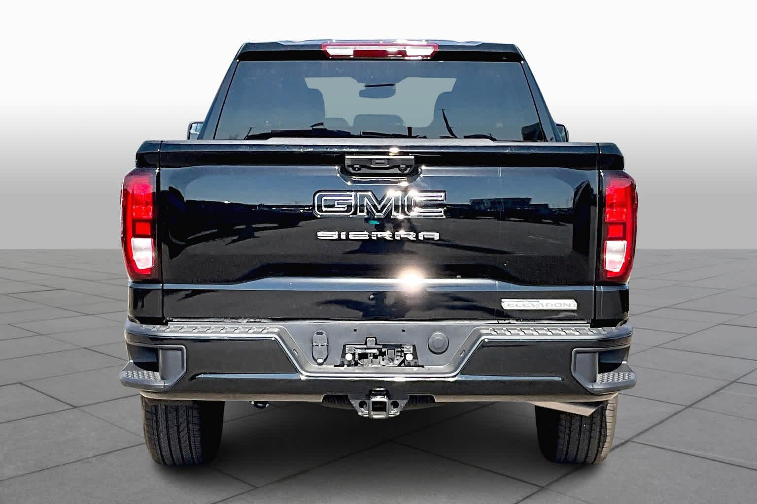Used 2025 Onyx Black GMC Elevation image 4