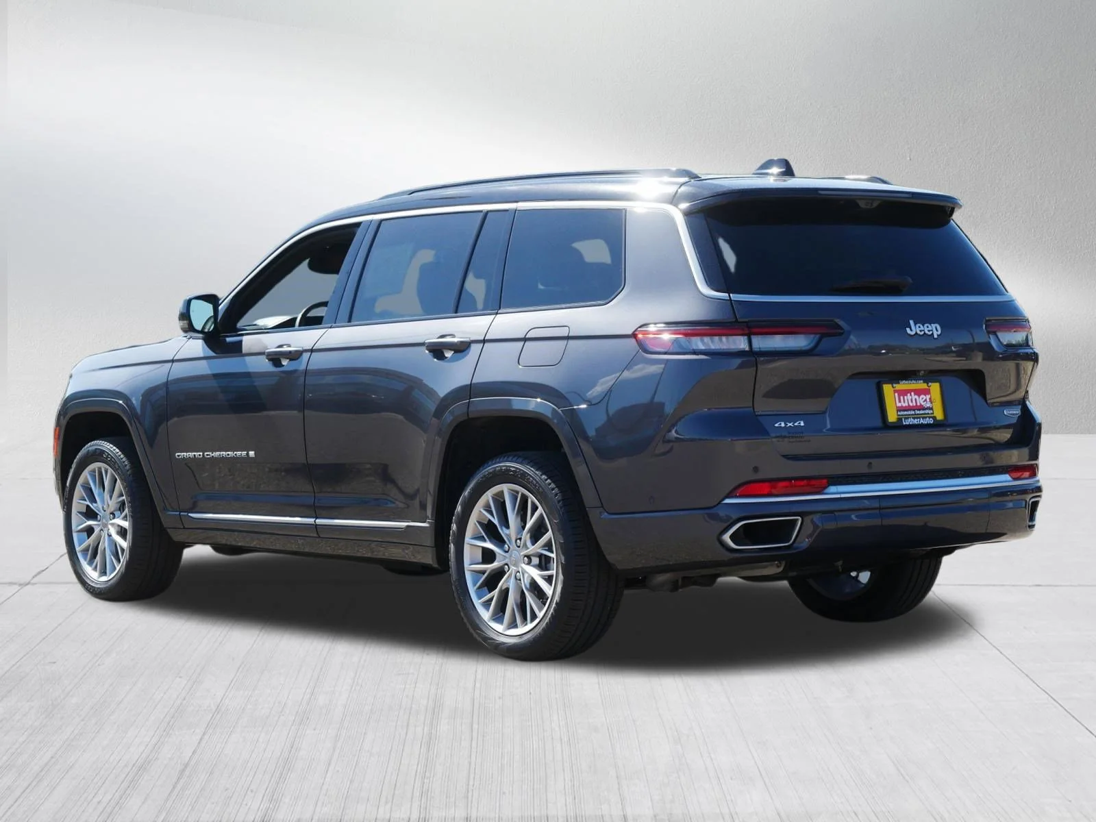 Used 2024 Baltic Gray Metallic Clearcoat Jeep Summit image 5