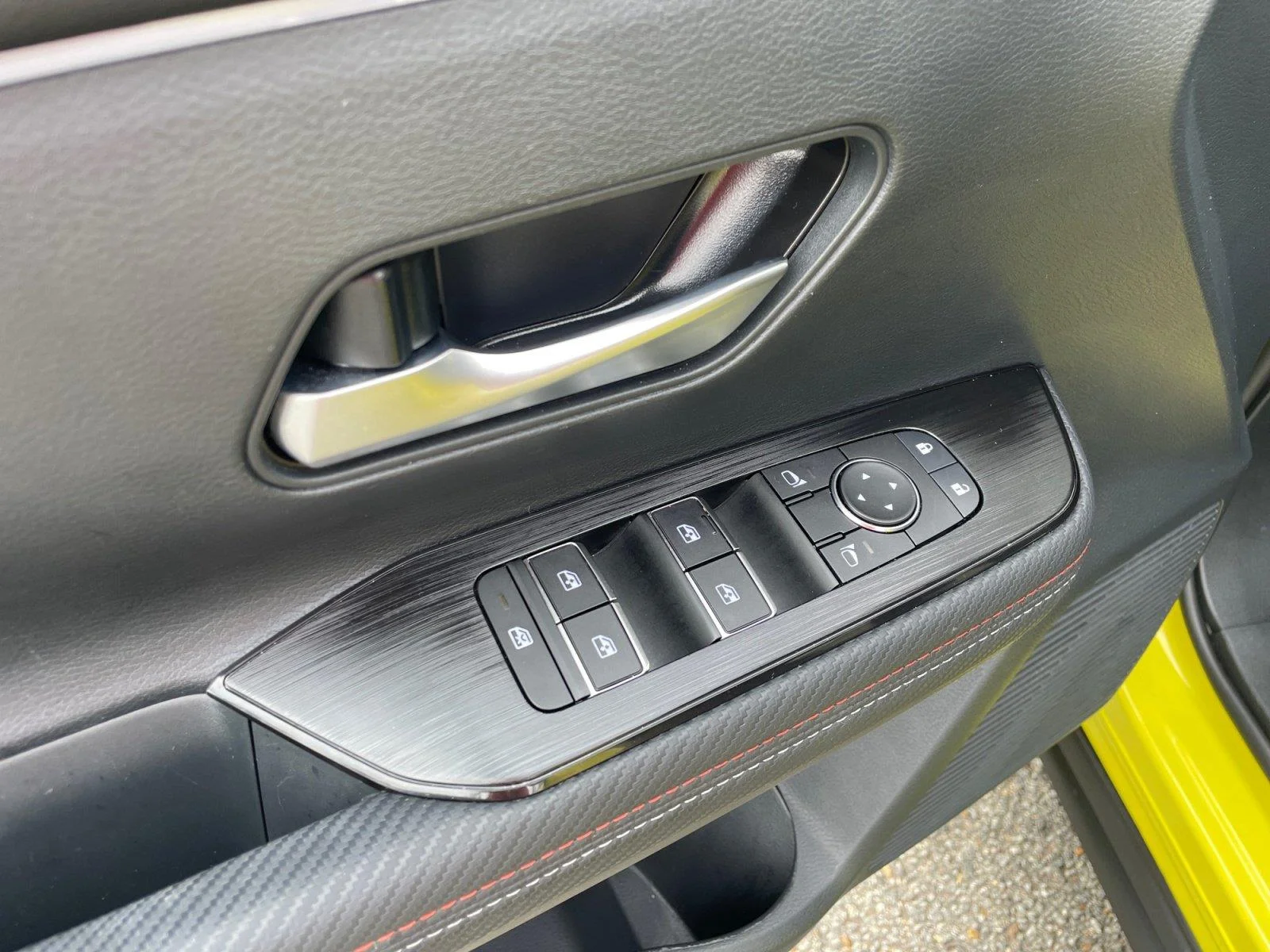 Used 2026 Yuzu Yellow Metallic/Super Black Nissan SR image 19