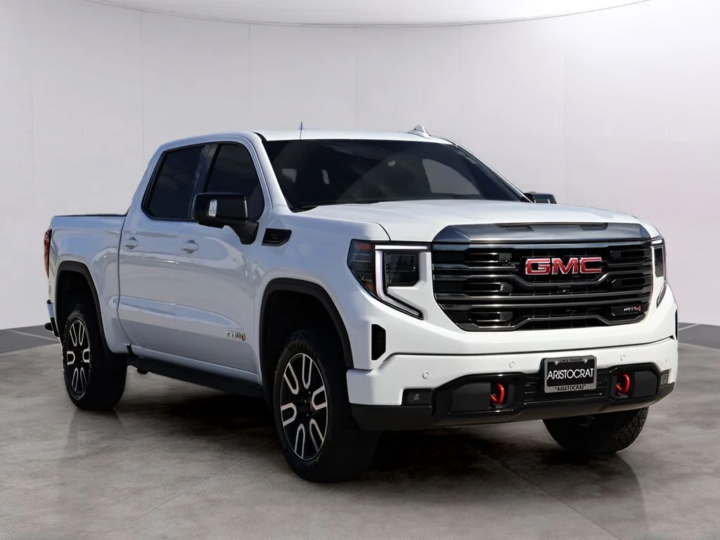 Used 2023 White GMC AT4 image 3