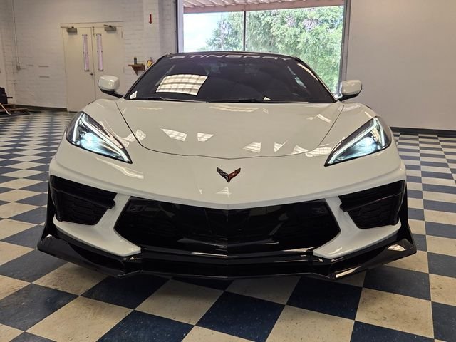 Used 2021 White Chevrolet Stingray image 2