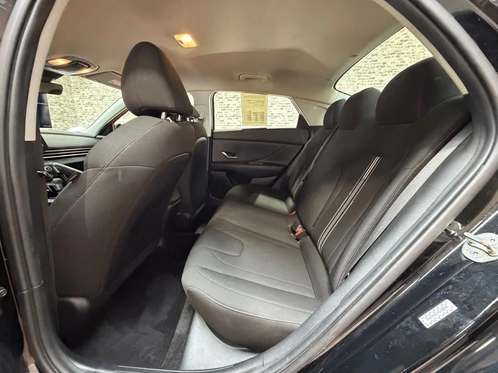 Used 2023 Phantom Black Hyundai SEL image 12