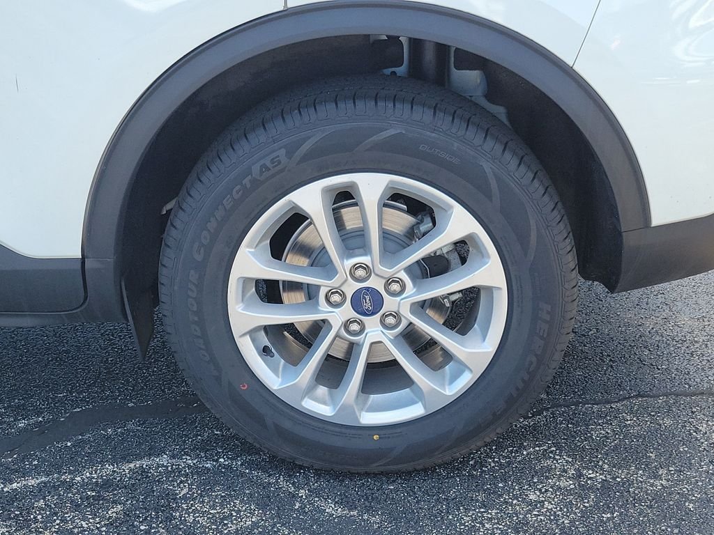 Certified Used 2022 White Ford SE image 31