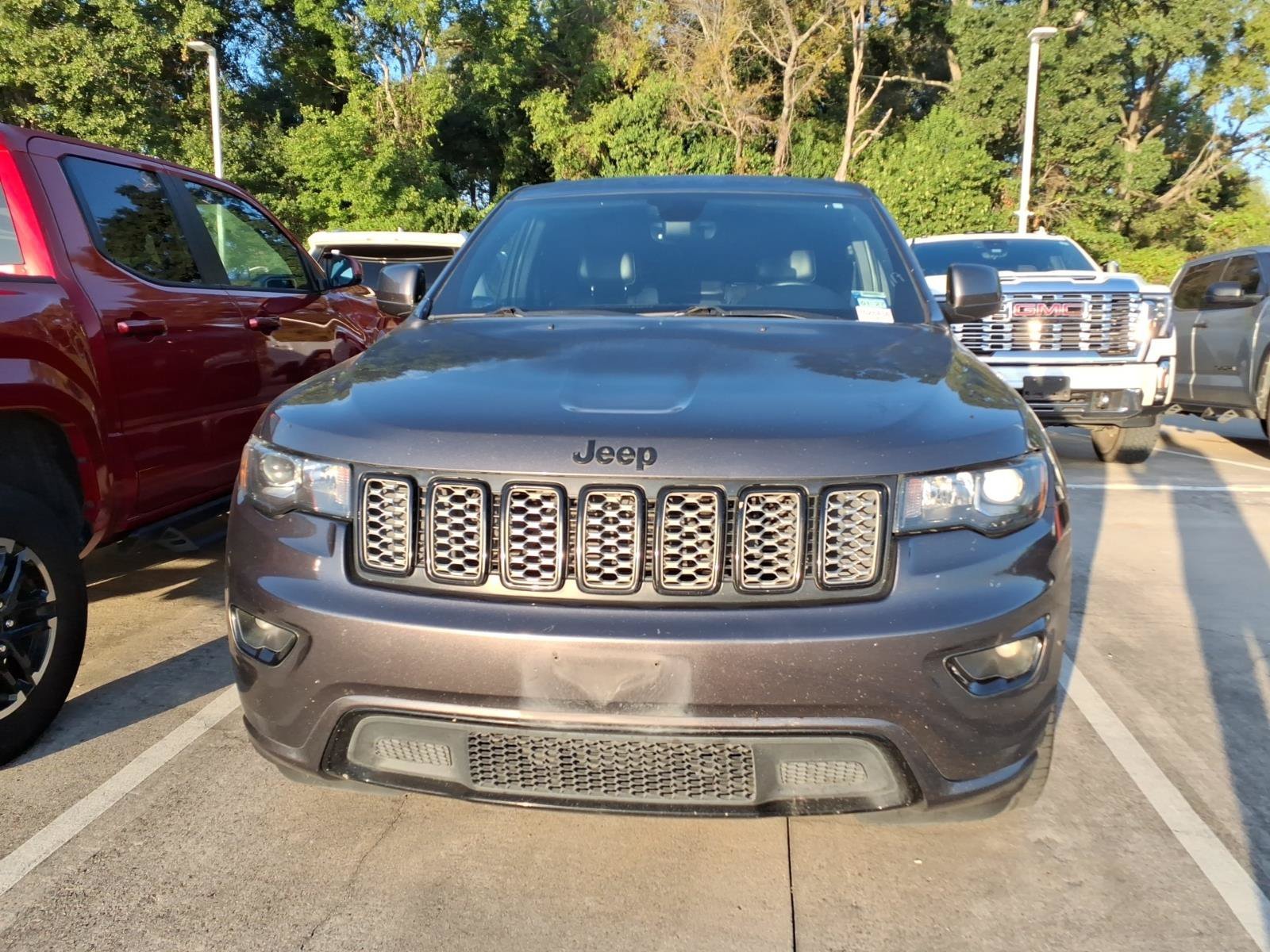 Used 2018 Crystal Metallic Jeep Altitude image 3