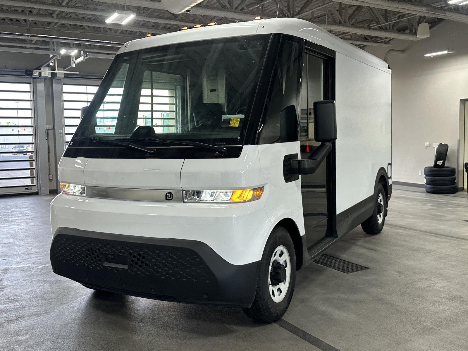 Used 2024 Oyster White BrightDrop  image 12
