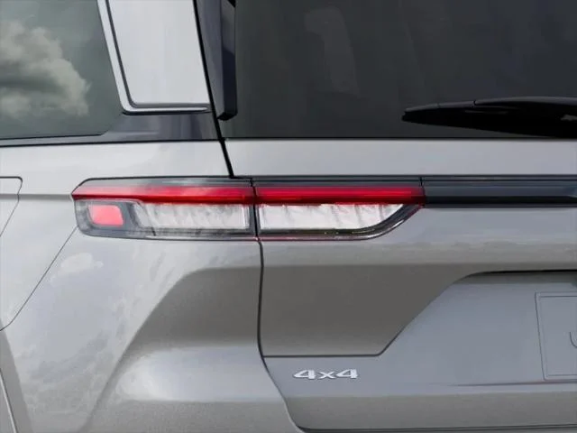 New 2026 Silver Zynith Exterior Paint Jeep Limited Reserve image 35