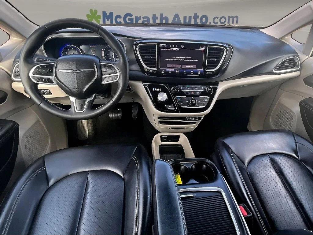 Used 2023 Blue Chrysler Touring L image 9