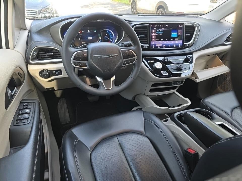Used 2023 White Chrysler Hybrid Touring L image 5