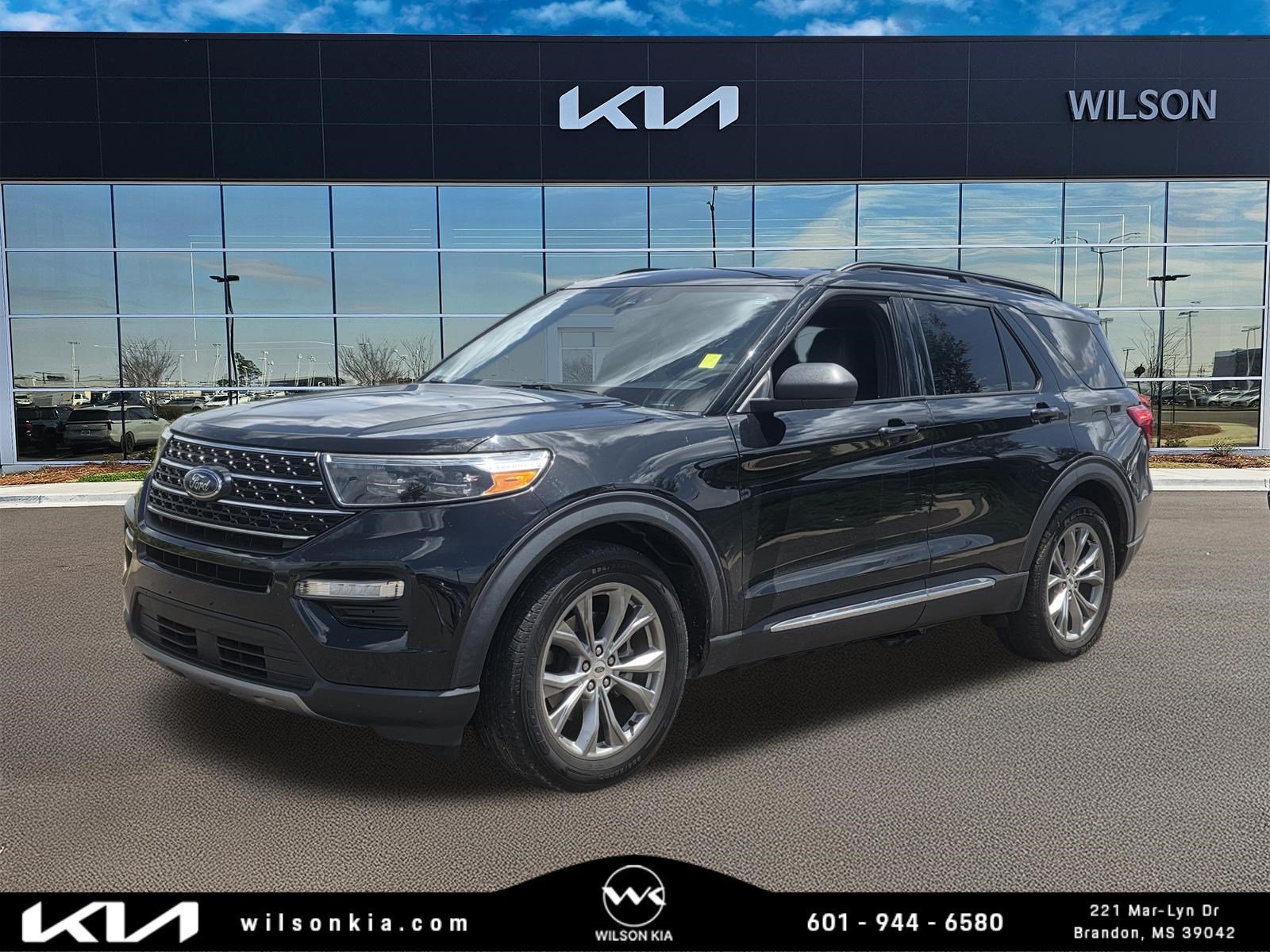 Used 2020 Black Metallic Ford XLT image 1