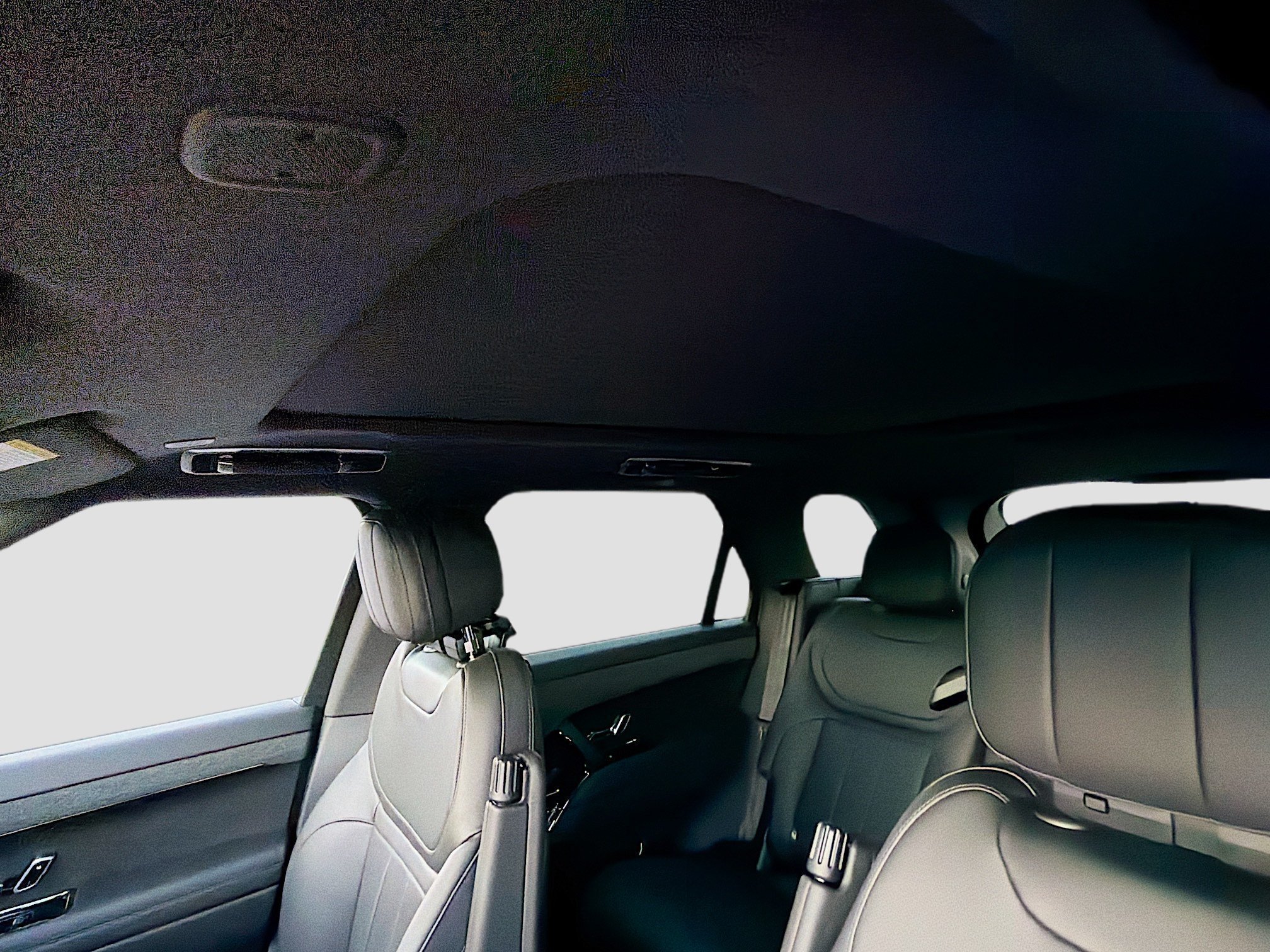 New 2026 Santorini Black LAND ROVER Dynamic SE image 26