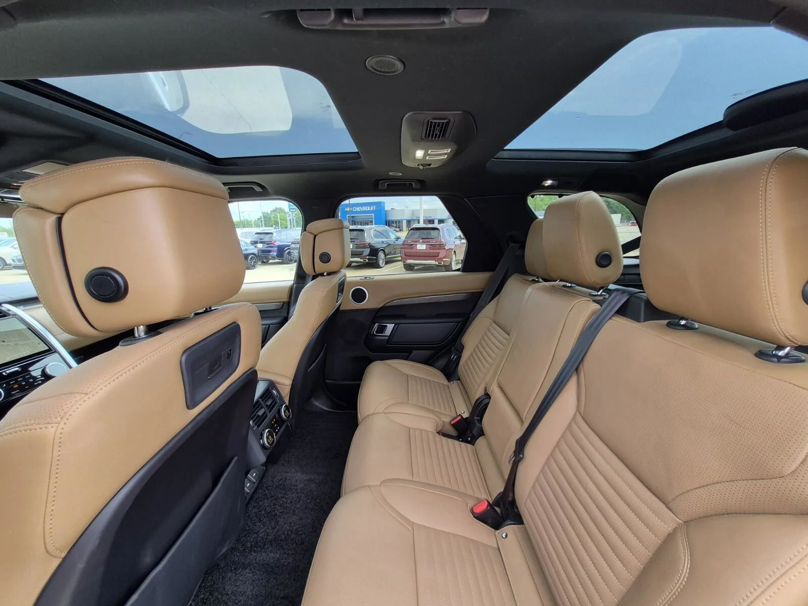 Used 2024 Fuji White Land Rover Metropolitan Edition image 24