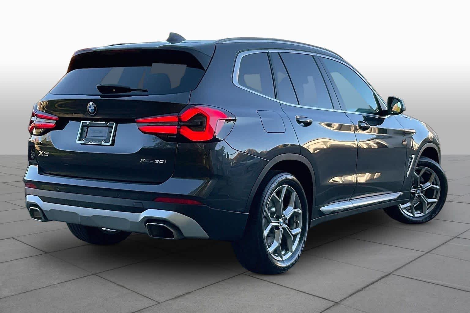Used 2024 Dark Graphite Metallic BMW xDrive30i image 10