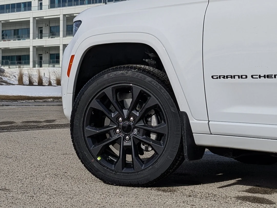 New 2026 White Jeep Limited Reserve - - 4x4 - Pano Sunroof - 6- Passenger Seating - Trailer Tow - Vent Seats & More! image 11