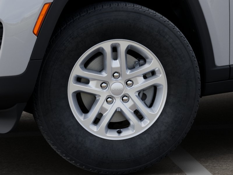 New 2025 Bright White Clear-Coat Exterior Paint Jeep Laredo image 8