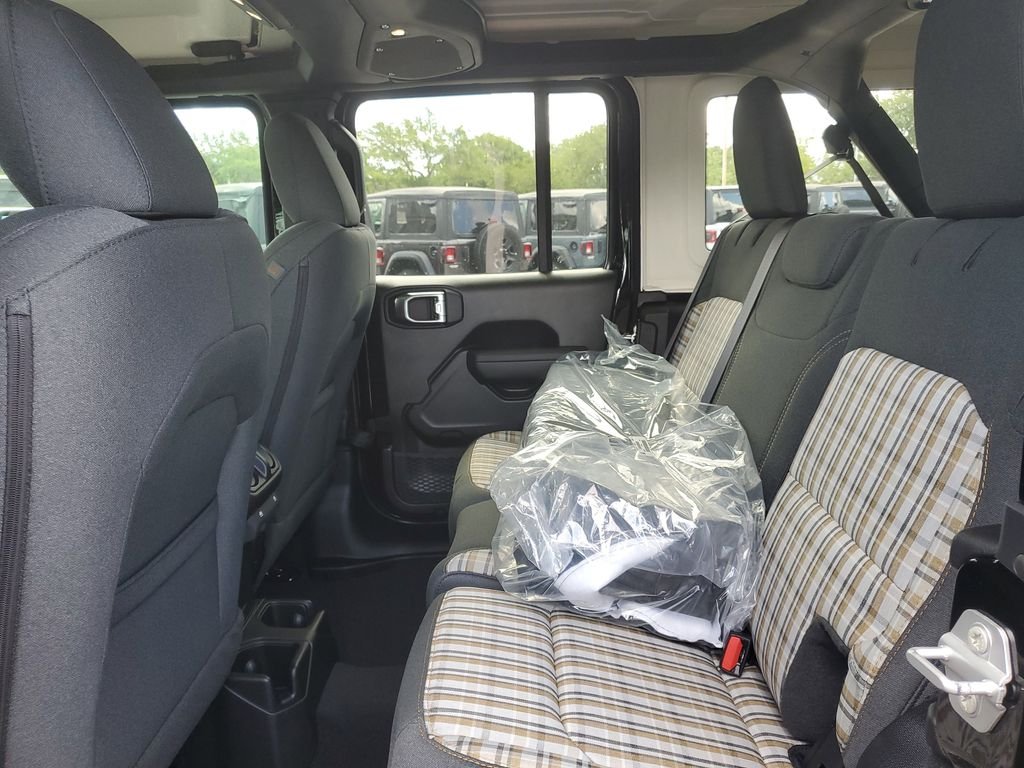 New 2026 Black Clear-Coat Exterior Paint Jeep 85th Anniversary Edition image 7
