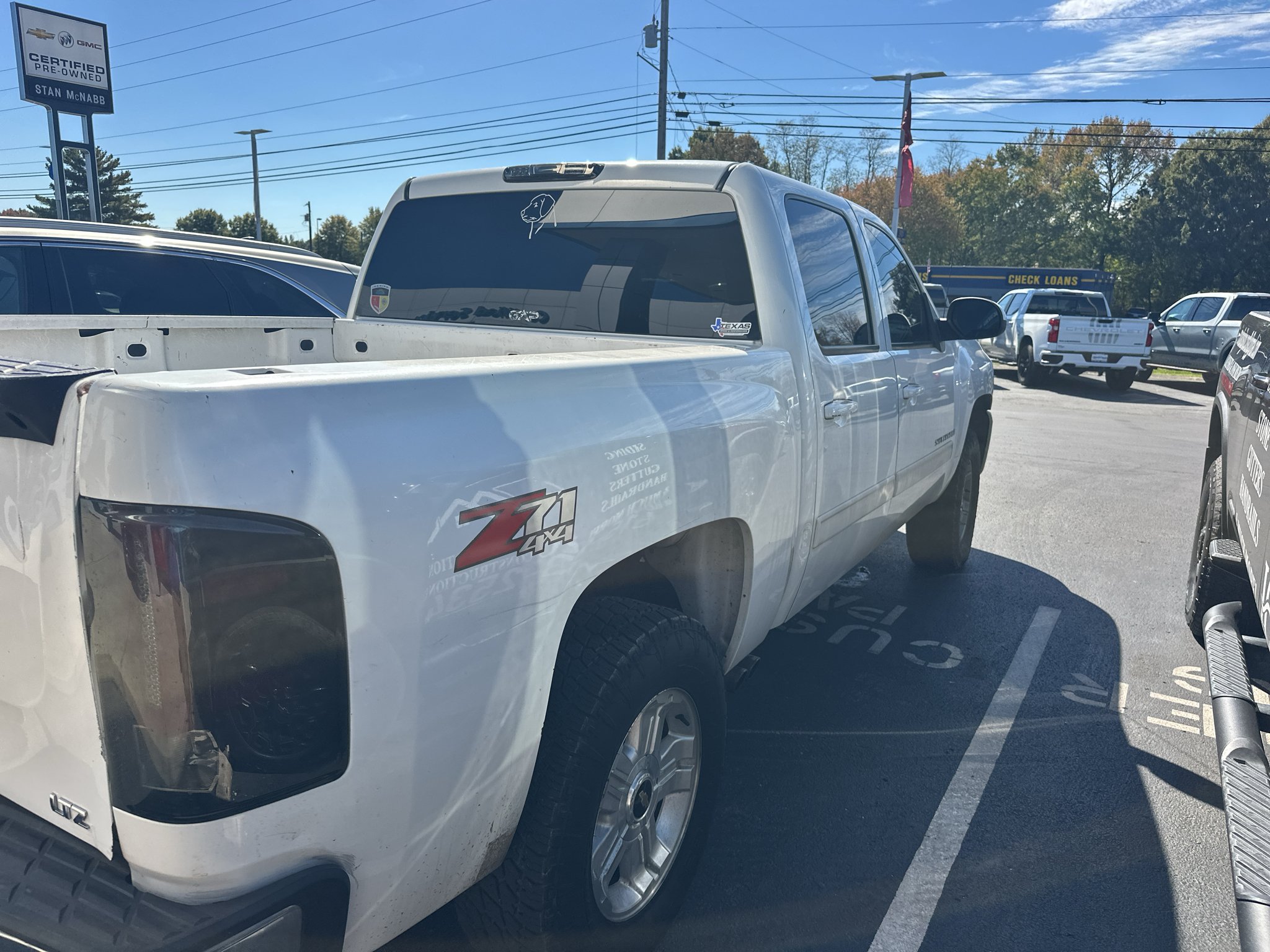 Used 2009 SUMMIT WHITE Chevrolet LTZ image 3