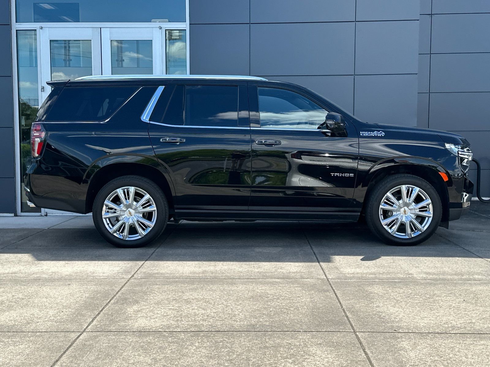 Used 2022 Black Chevrolet High Country image 2