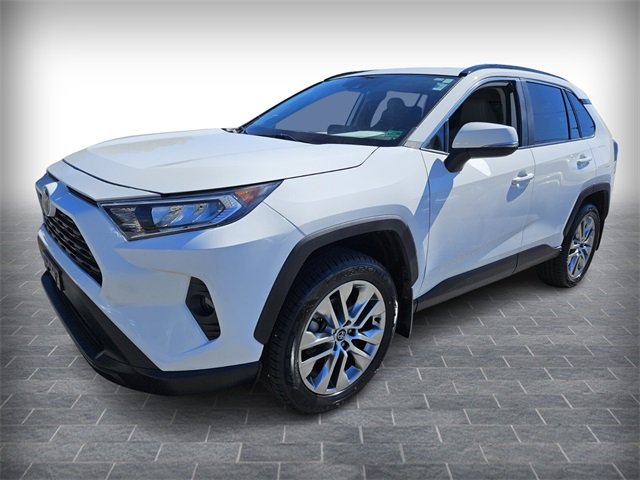 2020 Toyota RAV4 XLE Premium photo 2