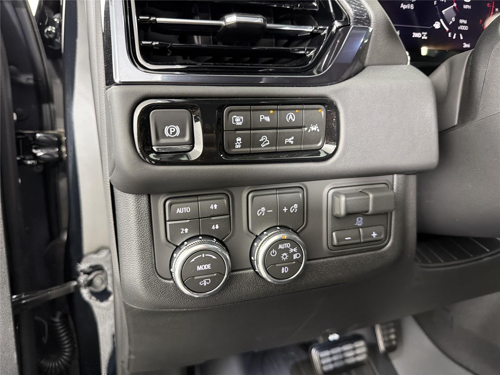 2026 GMC Yukon XL AT4 Ultimate - Photo 26