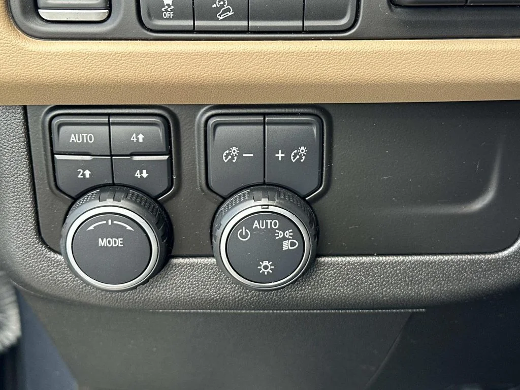 Used 2021 Gray Chevrolet Premier image 31