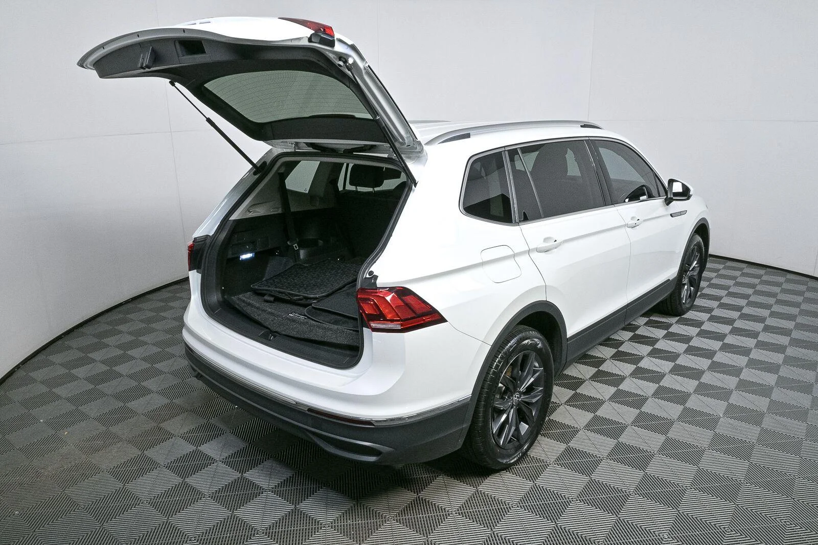Certified Used 2023 Opal White Pearl Volkswagen SE image 31