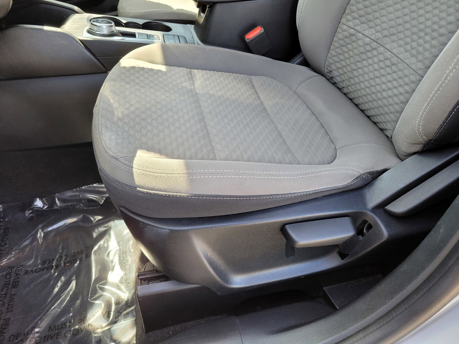 Used 2022 Silver Ford SE image 16