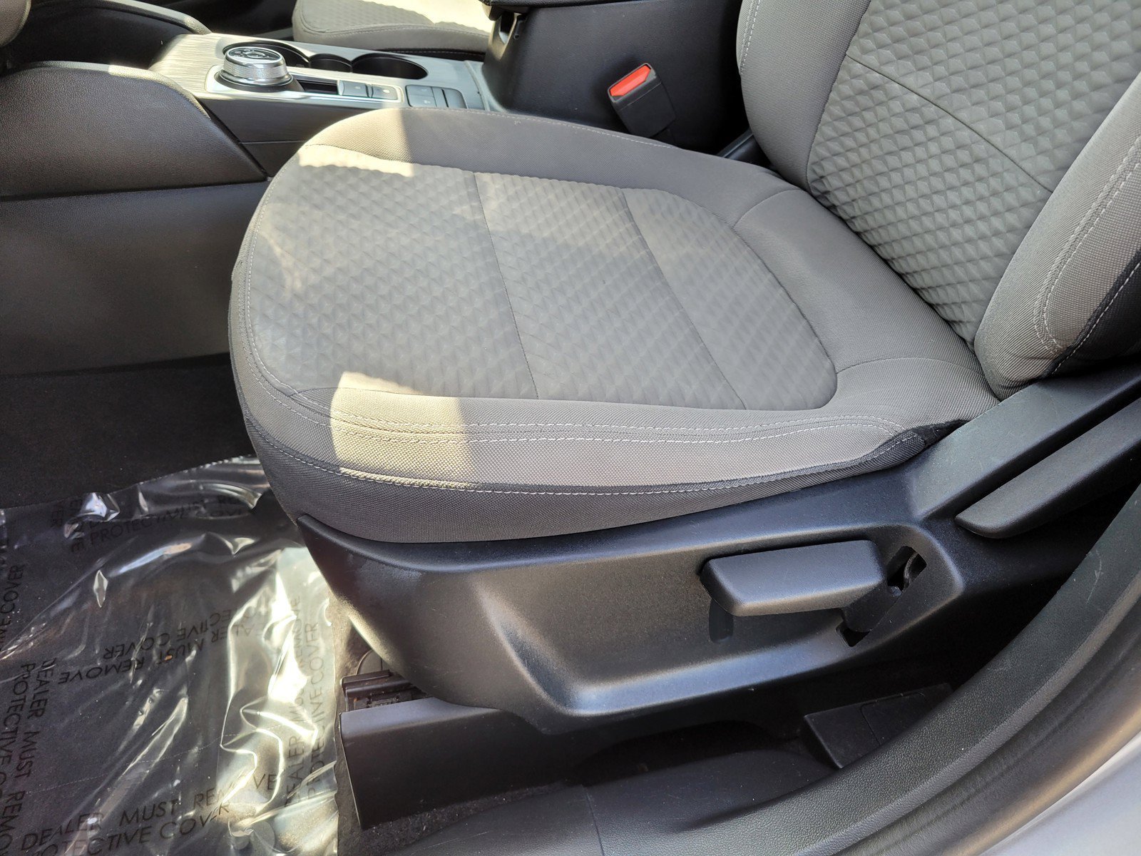 Used 2022 Silver Ford SE image 16