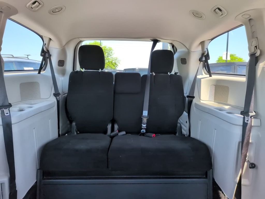 Used 2014 Gray Dodge SXT image 25