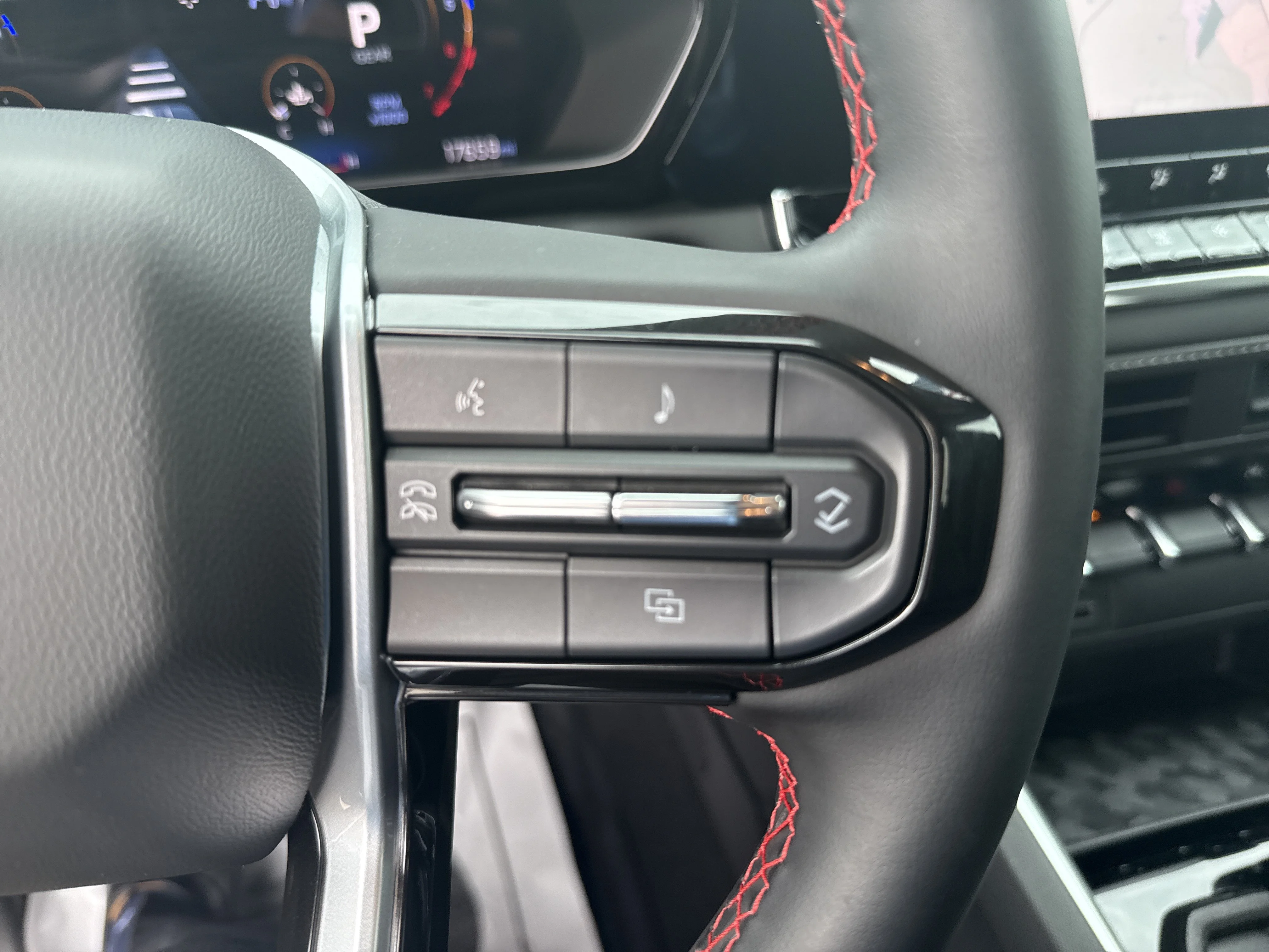 Used 2025 Black Chevrolet LT image 27