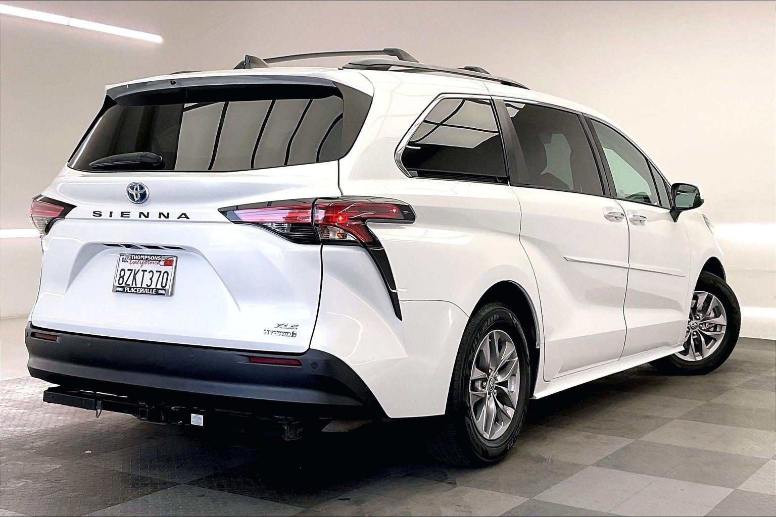 Used 2022 Wind Chill Pearl Toyota XLE image 13
