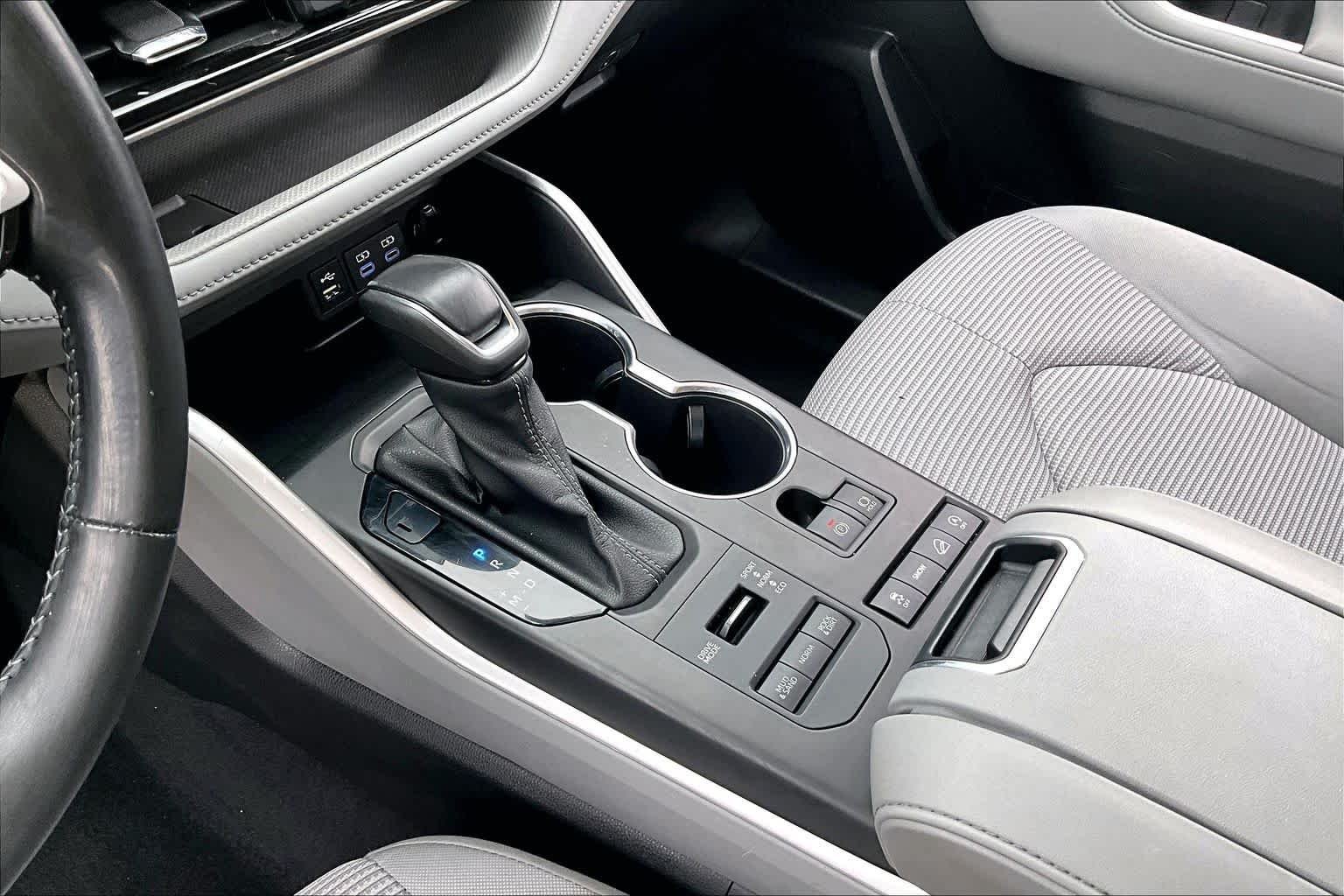 Used 2022 Celestial Silver Metallic Toyota LE image 16