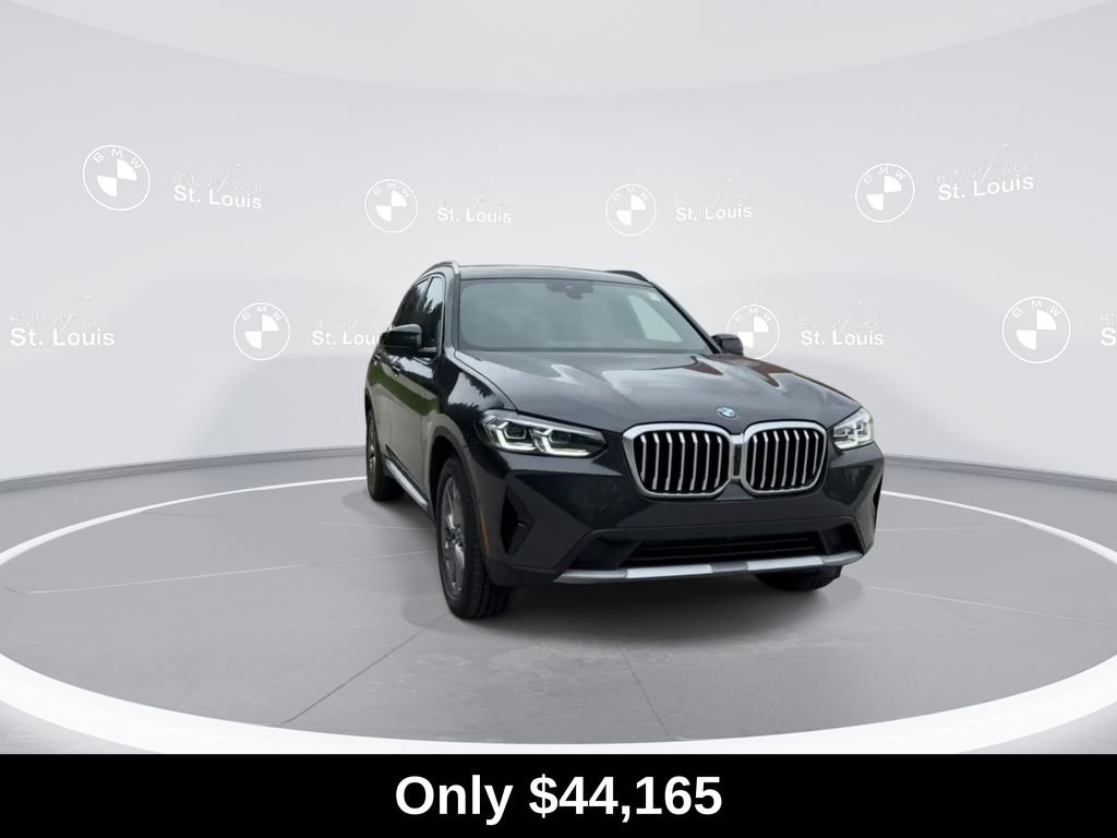 Used 2024 Gray BMW xDrive30i image 4