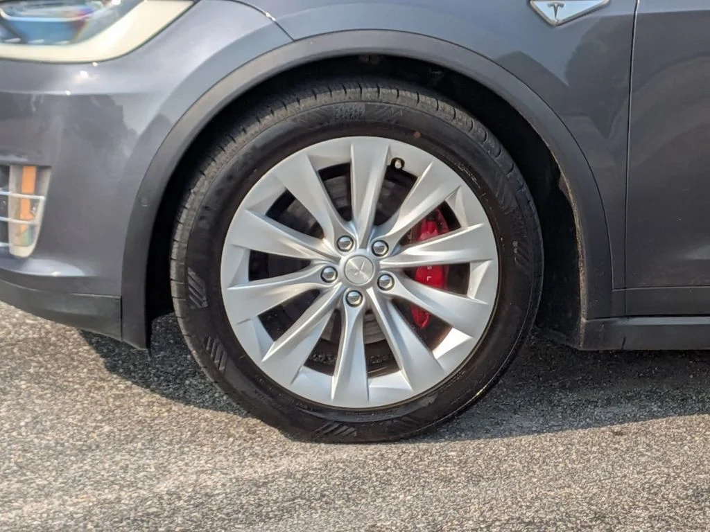 Used 2016 Gray Tesla P90D image 11