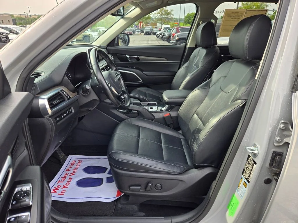 Used 2022 Gray Kia EX image 17