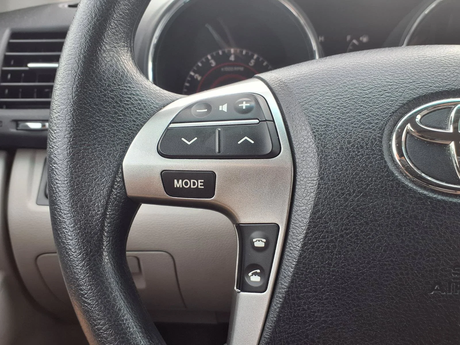 Used 2012 Classic Silver Metallic Toyota Base image 15