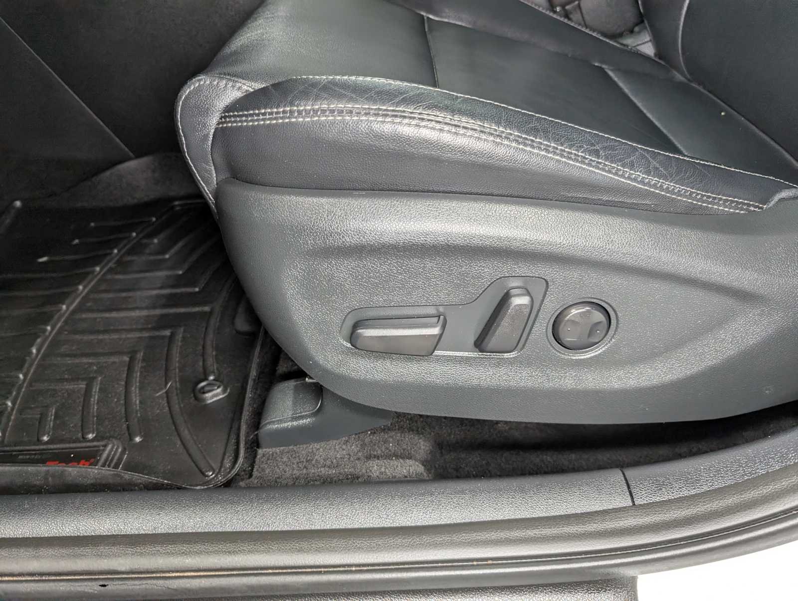 Used 2018 Snow White Pearl Kia EX image 37