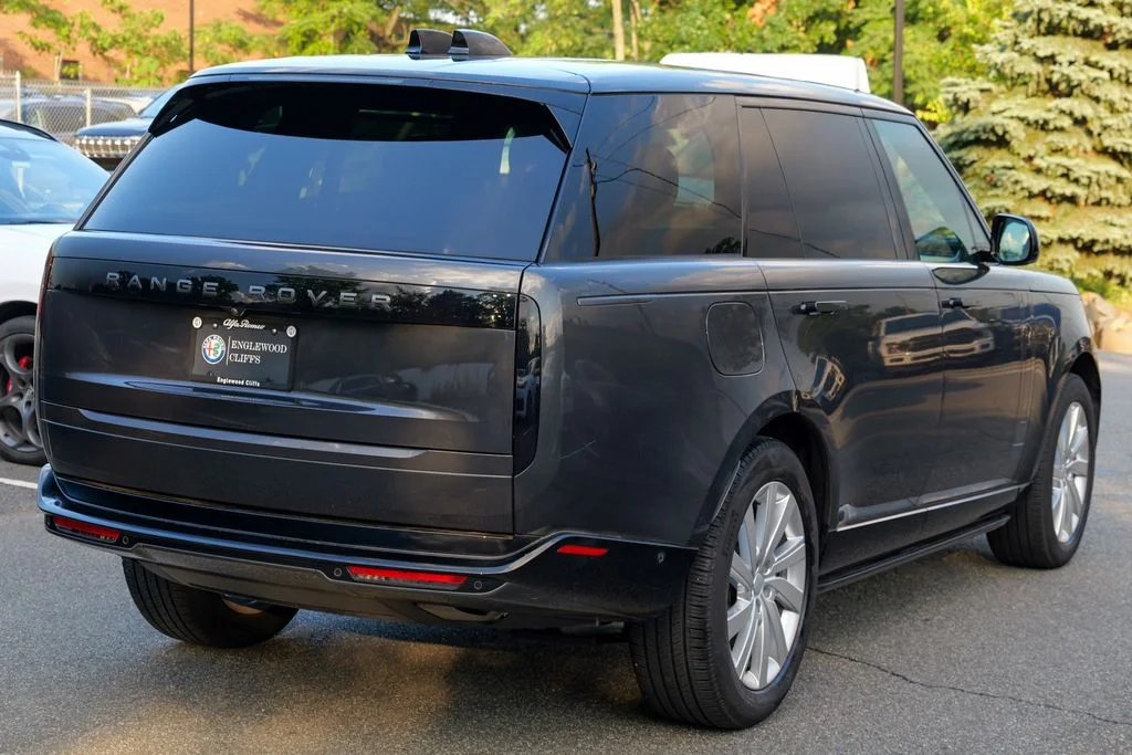 Used 2025 Gray Land Rover SE image 7