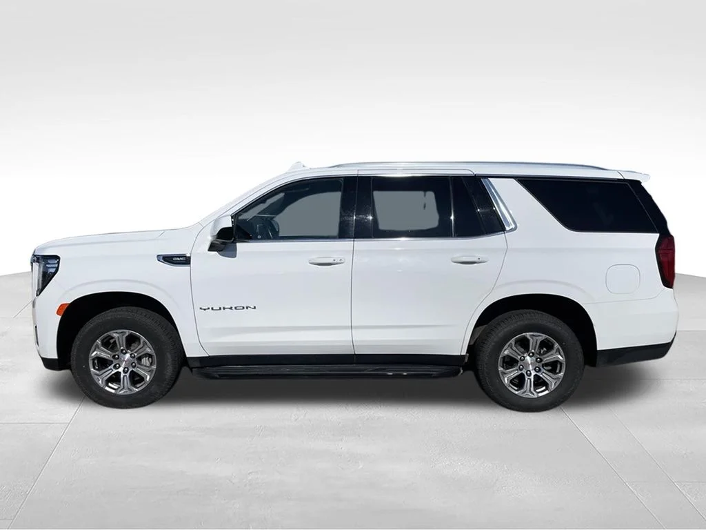 Used 2024 White GMC SLE image 27