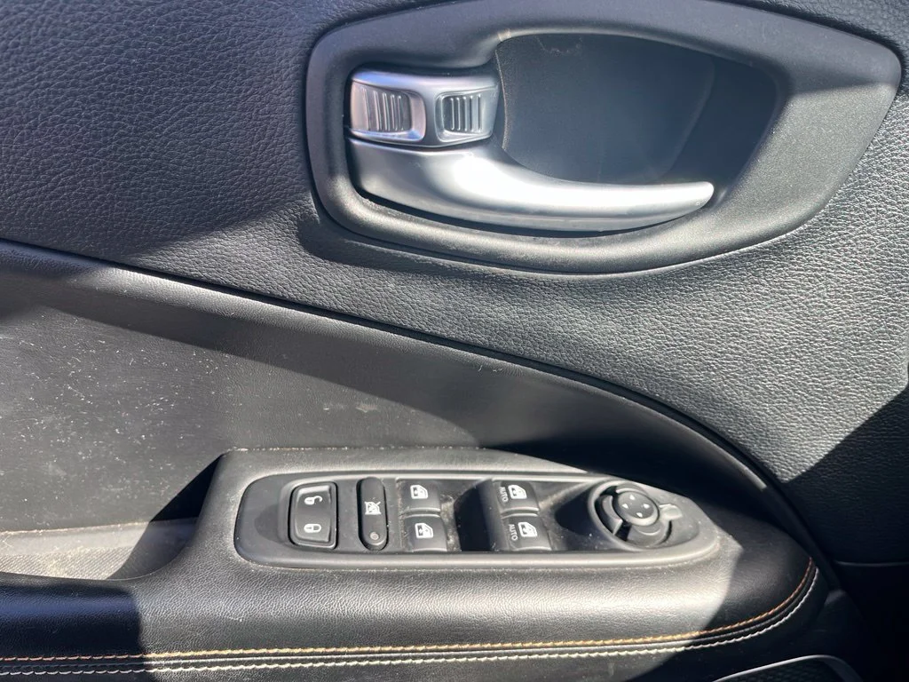 Used 2019 White Jeep Sport image 10
