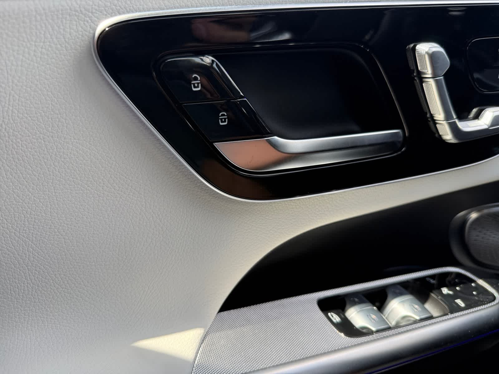 New 2027 Polar White Mercedes-Benz GLC 300 image 25