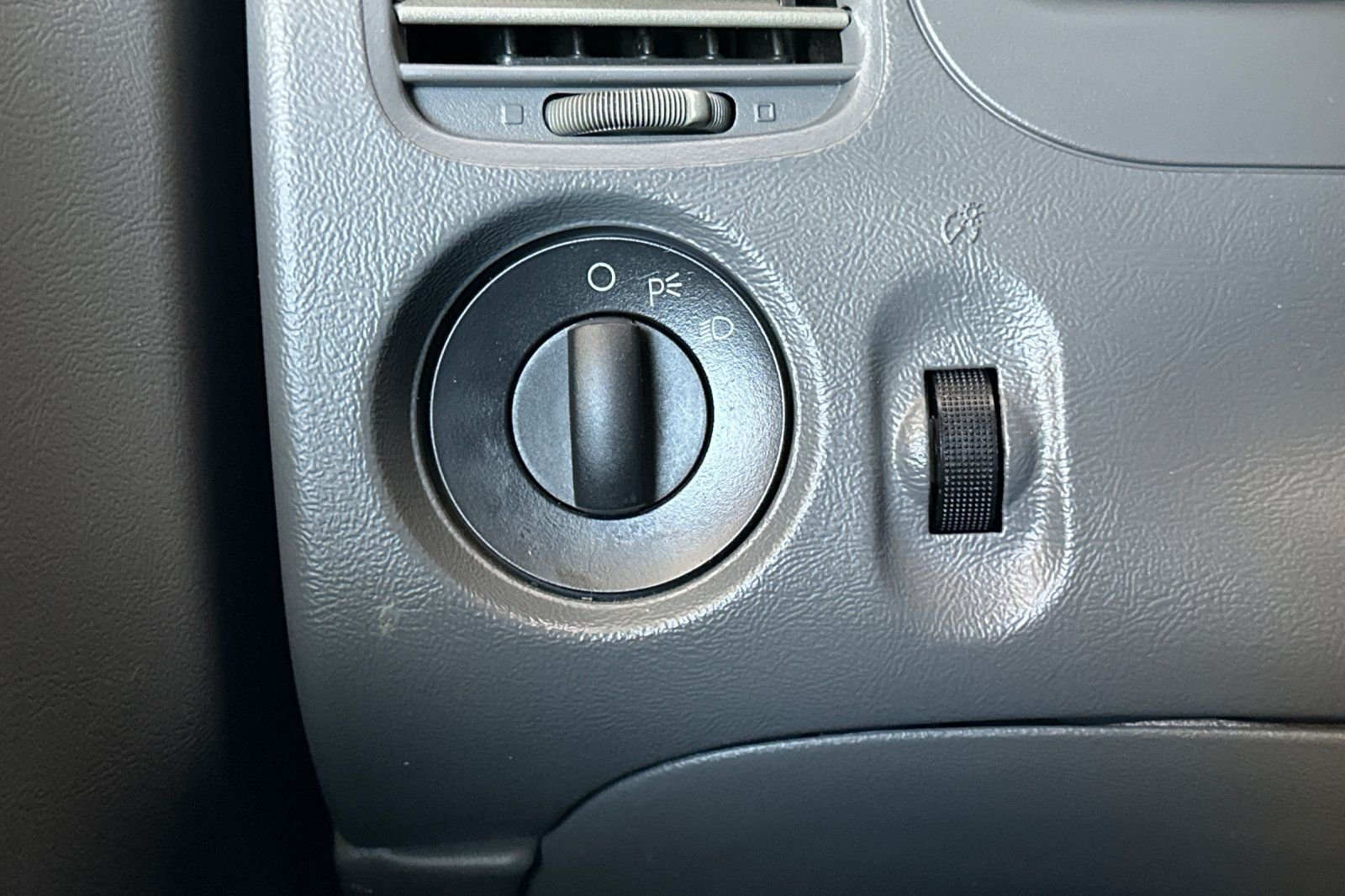 Used 2009 Silver Ford  image 21