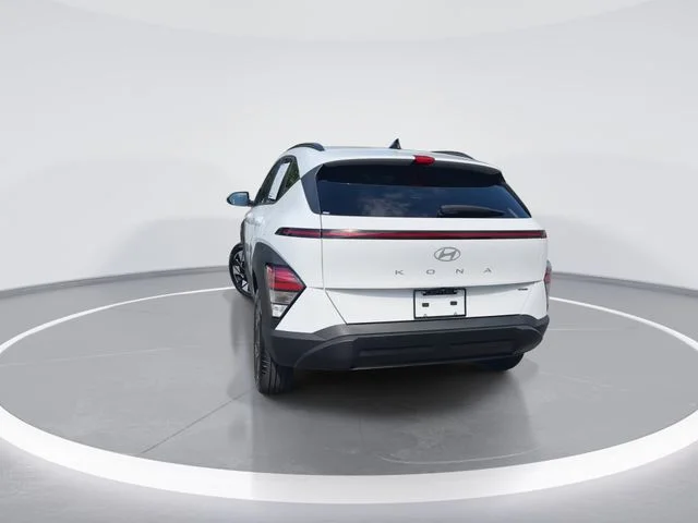 Used 2025 White Hyundai SEL image 7