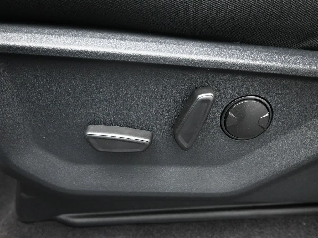 New 2026 Carbonized Gray Metallic Ford XLT image 10