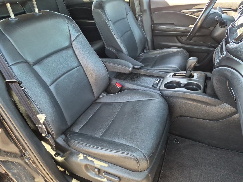 Used 2019 Black Honda EX-L image 24