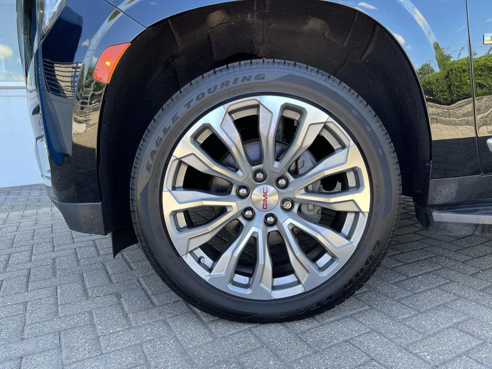 Used 2022 Onyx Black GMC Denali image 10