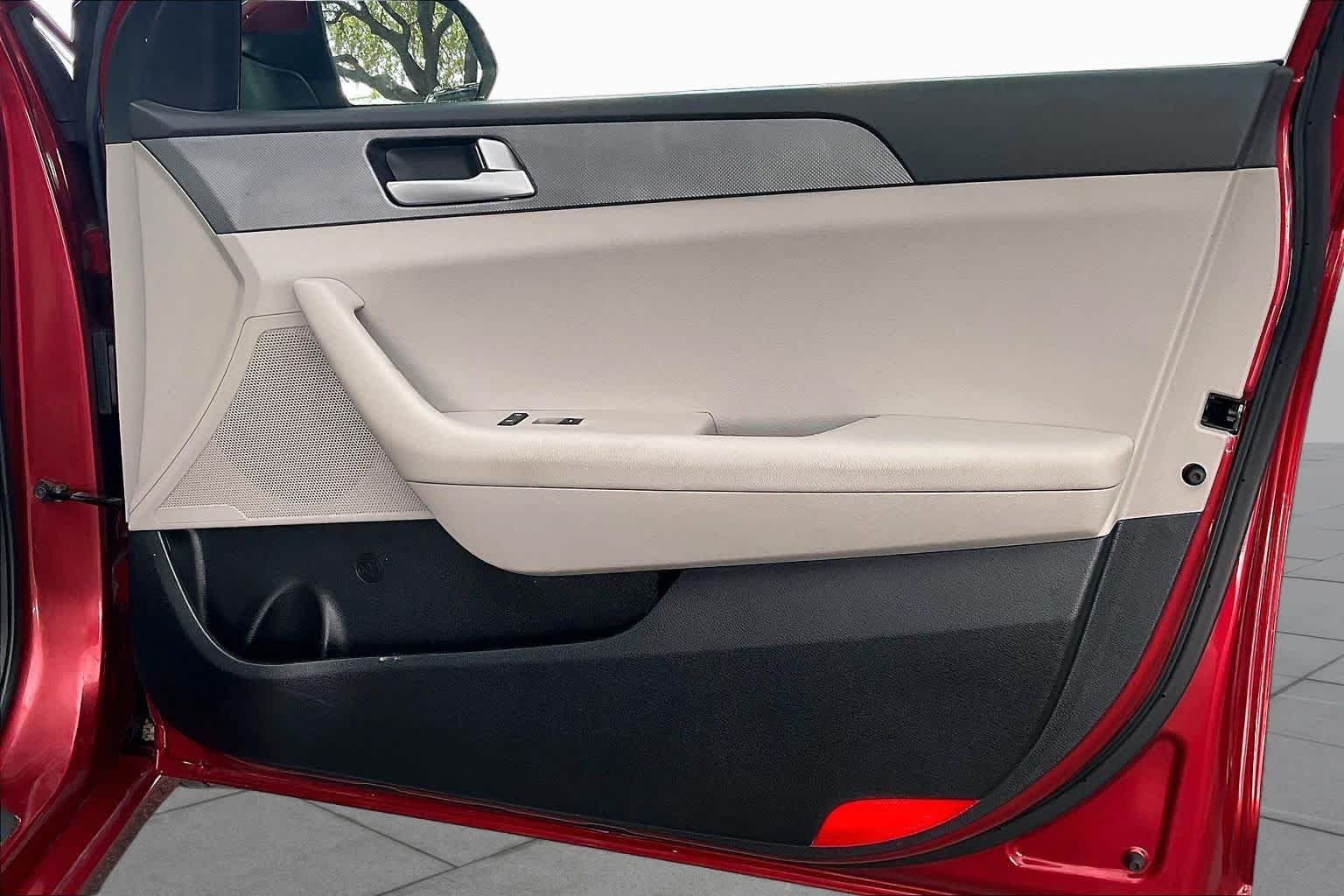 Used 2016 Venetian Red Hyundai 2.4L SE image 23
