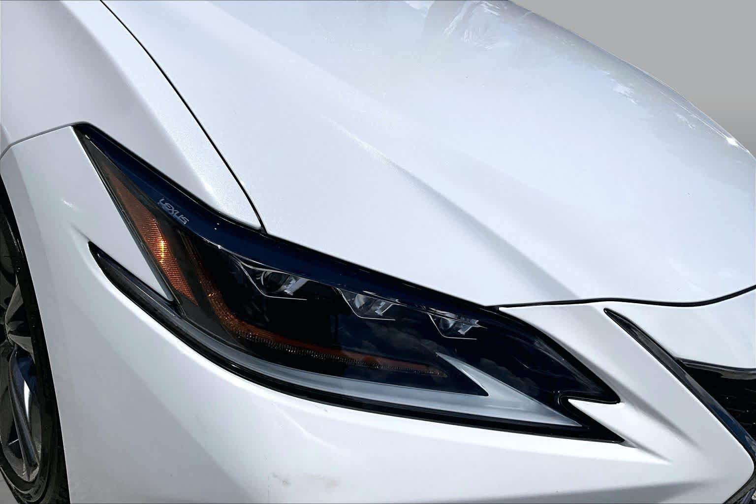 Used 2019 Ultra White Lexus F SPORT image 28