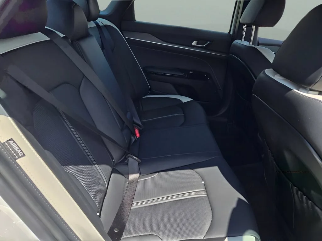 2025 Kia K5 GT-Line - Photo 10